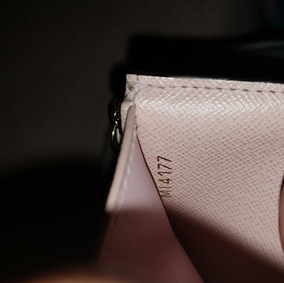 ****SOLD**** Louis Vuitton Victorine Wallet - Picture 4 of 6